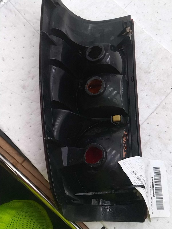 2007 GMC Sierra 1500 Left Tail Light Assembly Grey OEM 118K Miles
