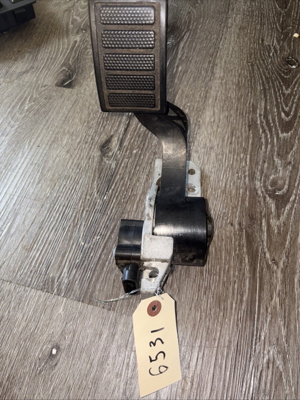 VOLVO GAS PEDAL- P/N: 82734053