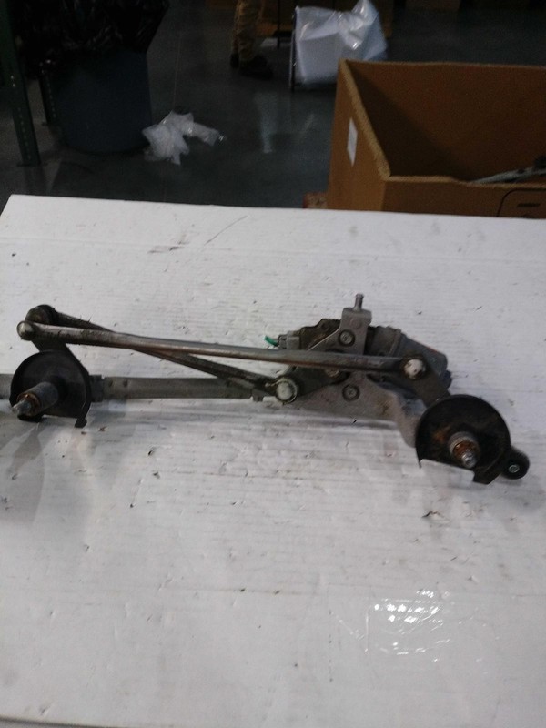 2018 Subaru XV Crosstrek Wiper Motor OEM 86511FL010 102K Miles Black