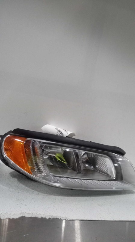 2009 Volvo 80 Series Right Headlight Assembly Blue, OEM, 150K Miles, Used