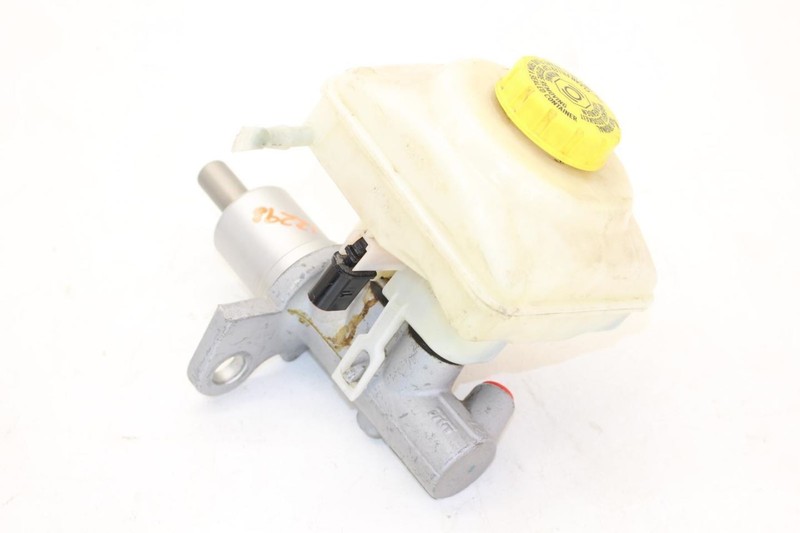 10-16 Porsche Panamera Brake Master Cylinder Assembly 97035501300