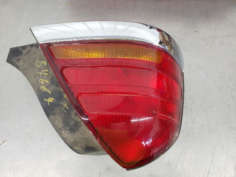 Driver Tail Light Quarter Panel 4 Bulbs Fits 98-03 CROWN VICTORIA 185677