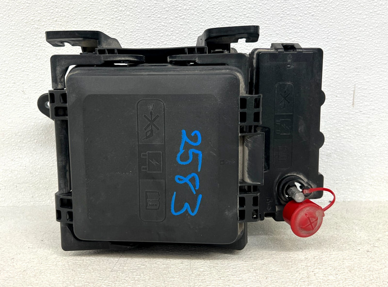 ⭐2017-2019 CADILLAC CTS ENGINE COMPARTMENT JUNCTION FUSE RELAY BOX OEM LOT2583