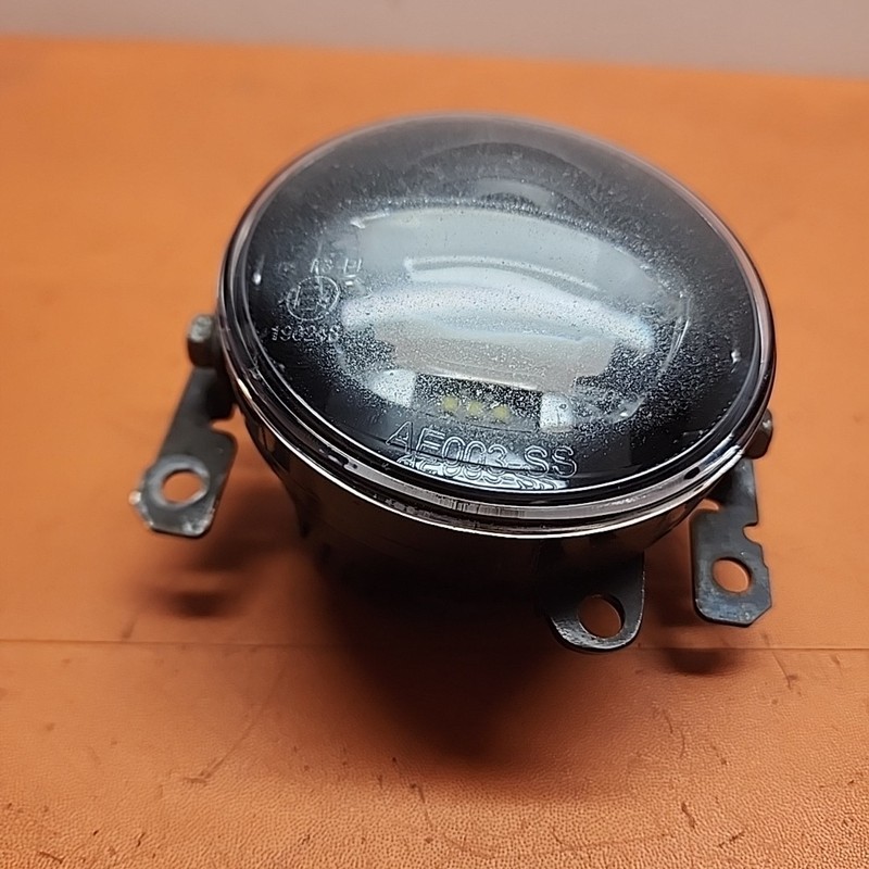 16 - 20 MITSUBISHI OUTLANDER LED FOG LIGHT MOUNTING Right Passenger Side OE RH