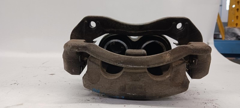 13-'16 HYUNDAI SANTA FE Right passenger front Caliper 3.3L 65k miles OEM
