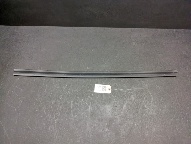 Front Right Door Lower Weatherstrip Seal 2015 Lexus RC350 67863-24040 2016-2021