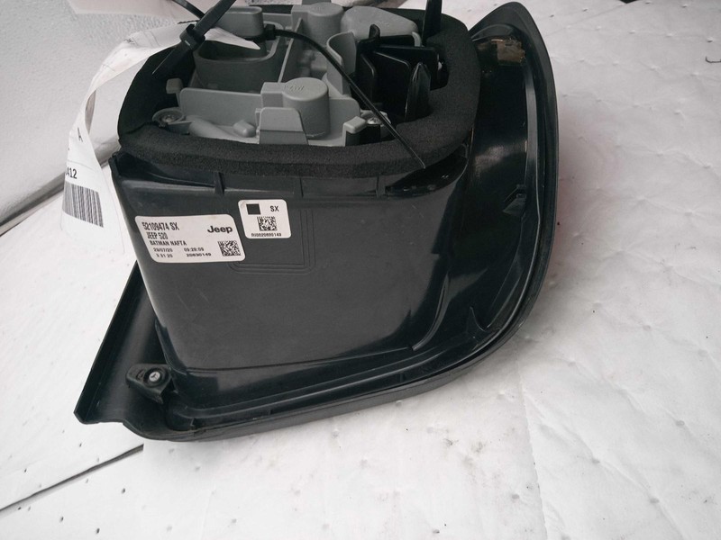 2020 Jeep Renegade Left Tail Light Assembly Silver 706740 54K Miles Used