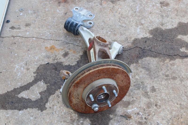 2012-2018 FORD FOCUS HATCH FRONT RIGHT SPINDLE KNUCKLE HUB W/ CONTROL ARM OEM