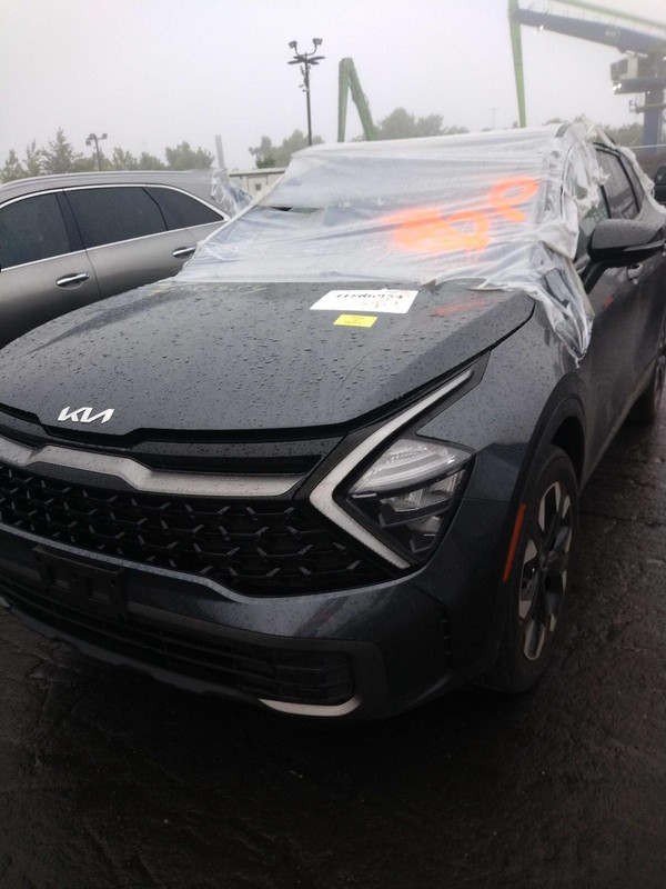 Used Upper Grille fits: 2023 Kia Sportage upper US built w/hexagon pattern desig