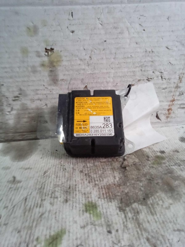 Used Air Bag Module fits: 2017 Mitsubishi Outlander Air Bag behind center dash f