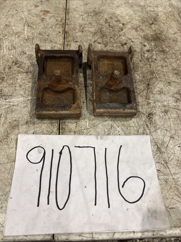 99 to 07 Ford F250 Pair of Rear Auxiliary Leaf Spring Spacer Blocks E4TA5594BA