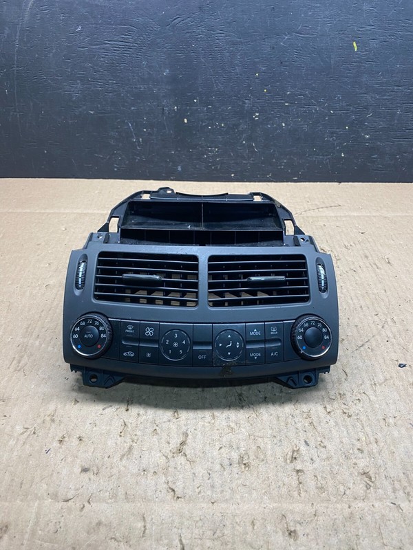 2007 - 2009 Mercedes W211 E550 E320 Center Console AC Heater Air Vent O7209 DG