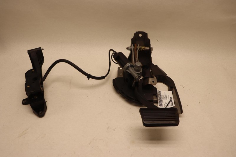 2007-2014 GMC YUKON BRAKE STOP PEDAL W/ ADJUSTER ACTUATOR OEM