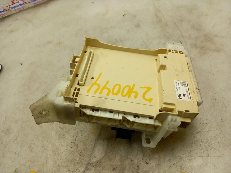 11 TOYOTA SIENNA JUNCTION BOX 09/10 82730-08120