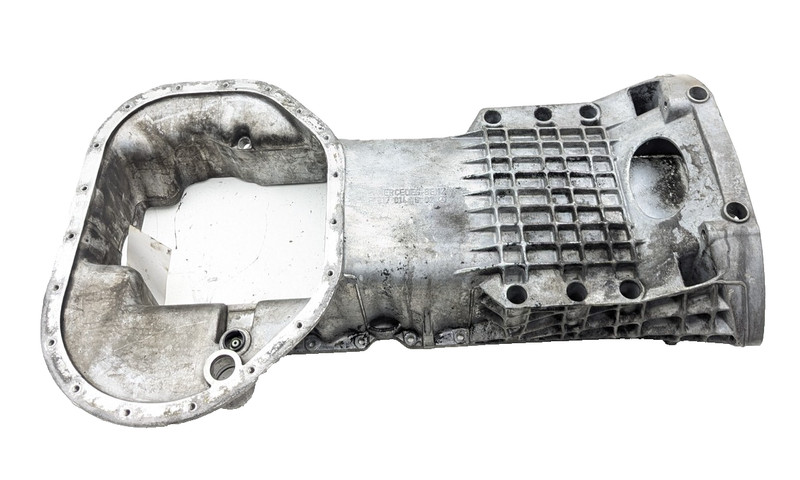 81-85 MERCEDES W123 300D OM617 Upper Oil Pan