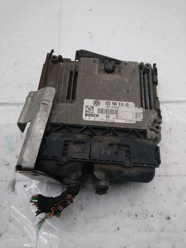 2005 Volkswagen Jetta Engine Control Module ECM 03G906016AB Used 256K Miles