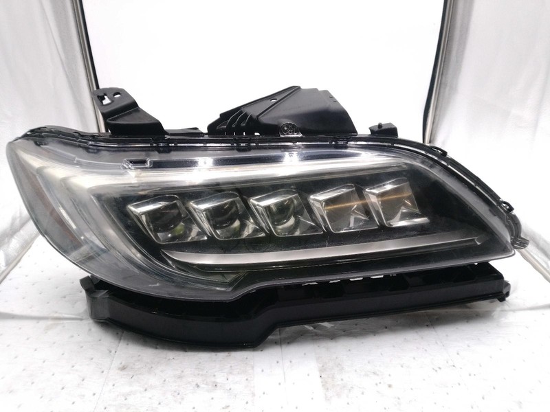 2018 Acura RDX Right Headlight Assembly Silver OEM Used 396984 99K Miles