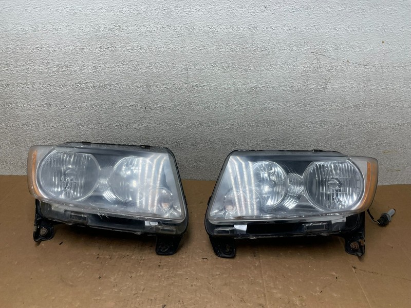 2011-2013 Jeep Grand Cherokee Left+Right Halogen Headlights V5046 DW