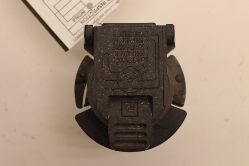 2017-2023 CADILLAC XT5 REAR TOWING TRAILER BRAKE CONNECTOR ADAPTER PLUG OEM