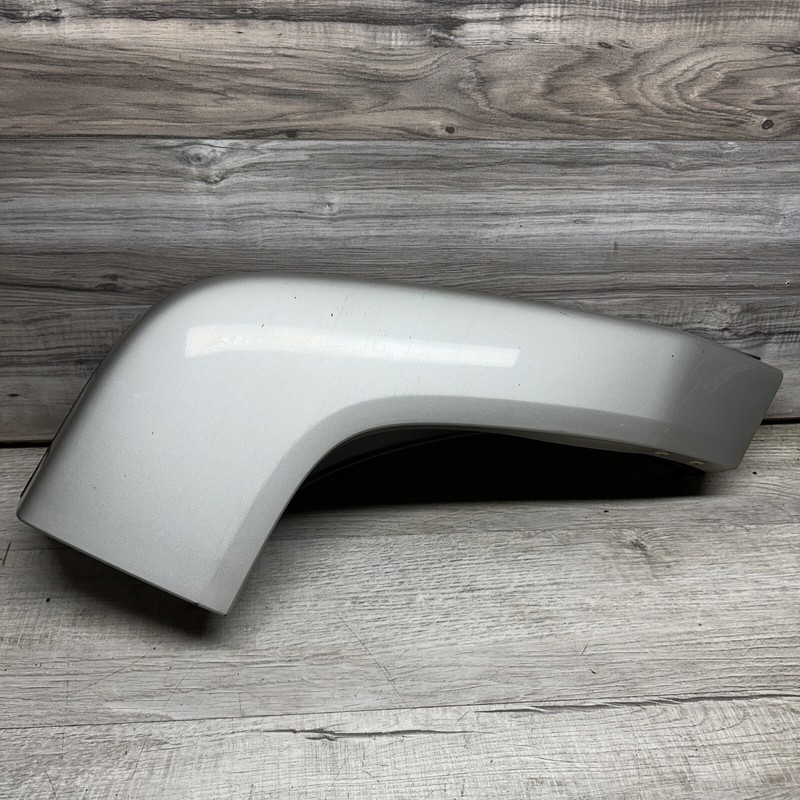 15795915 I 2006 - 10 Hummer H3 Rear Right Passenger Side Rear Door Molding Cover