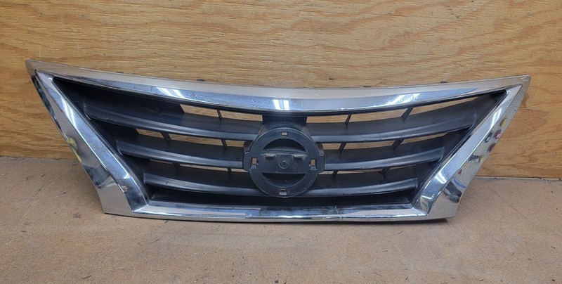 2015 2016 2017 2018 2019 NISSAN VERSA Front Bumper Upper Grille OEM*