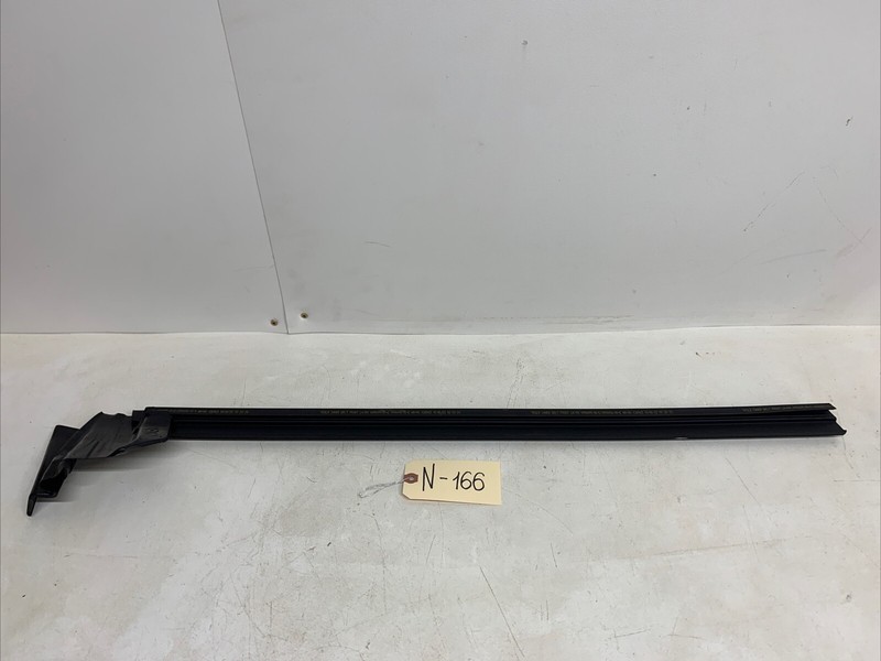 2017-22 TESLA MODEL 3 FRONT LEFT DOOR WINDOW INNER BELT WEATHERSTRIP SEAL 166 U8