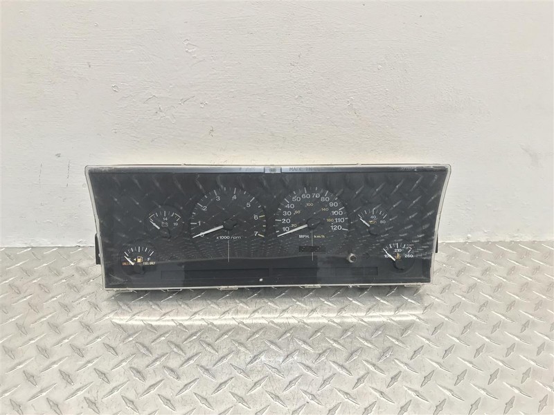 97-98 JEEP GRAND CHEROKEE SPEEDOMETER CLUSTER ODOMETER OEM 56042796