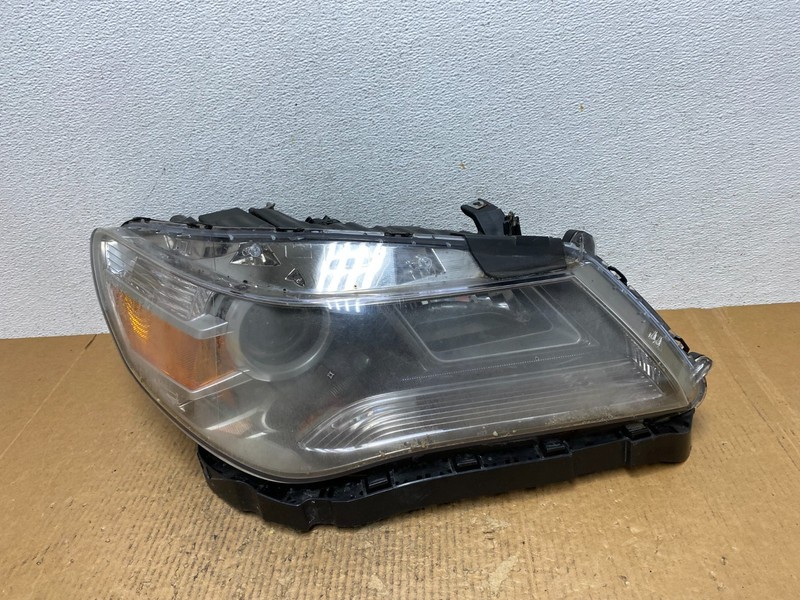 2009 to 2012 Acura RL Right Passenger RH Side Xenon HID Headlight OEM AE1611 DG