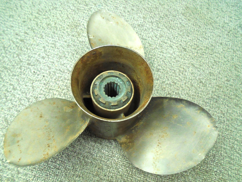 MERCURY QUICKSILVER STAINLESS PROPELLER 48-72762A4 Right Hand Rot 13" DIA X 19P