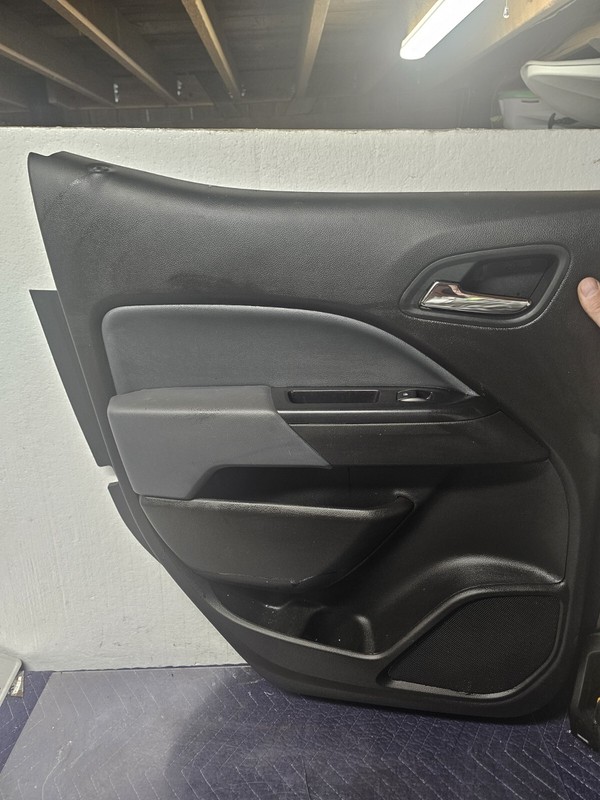 REAR RIGHT SIDE DOOR TRIM COVER PANEL OEM CHEVROLET COLORADO 2015 - 2020