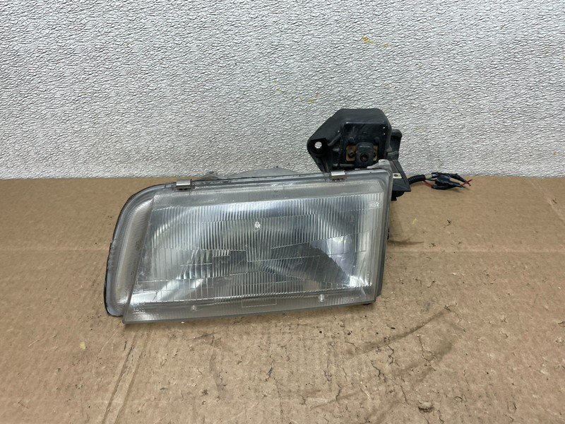 1996 to 1998 Mazda MPV Left Driver LH Headlight OEM Y8915 DW