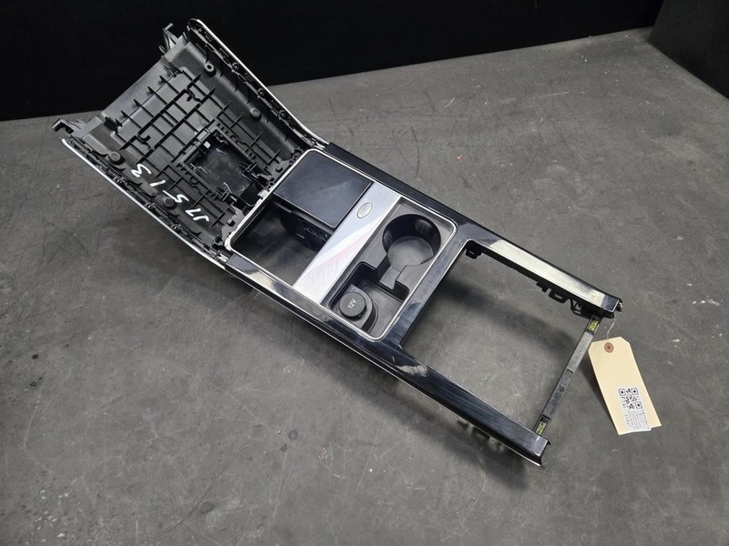 Center Console Upper Trim Panel 2018 Range Rover Velar LR132710 2019 - 2022