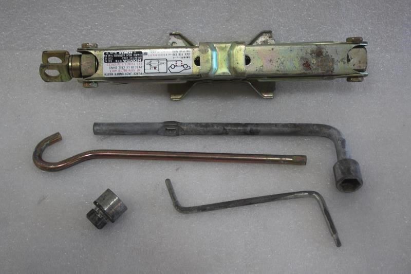 1994 1995 1996 1997 1998 1999 2000 2001 ACURA INTEGRA SPARE TIRE JACK AND TOOLS