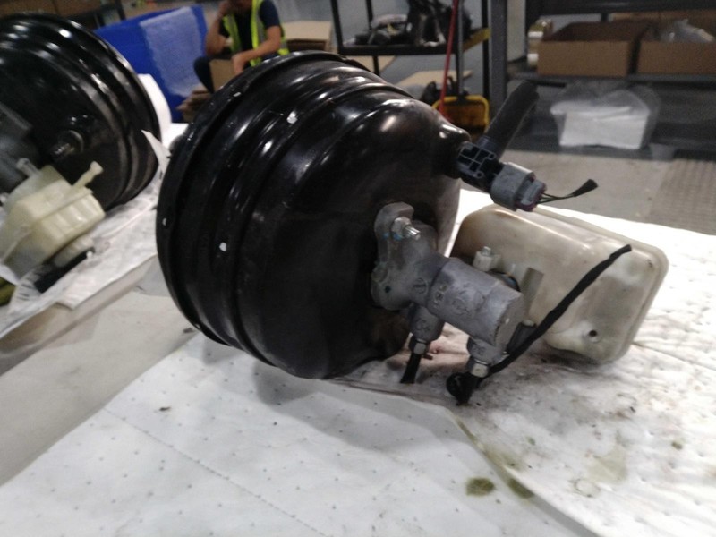 2015 Chrysler 300 Power Brake Booster OEM 68089130AA 105K Miles Grey