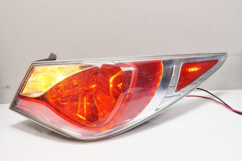 HYUNDAI SONATA HYBRID Right RH Tail Light Tail Lamp OEM 2011 - 2015