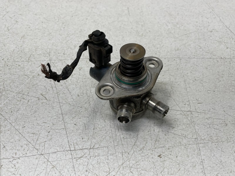 17 18 19 Mercedes GLS450 GLS550 X166 High Pressure Fuel Pump 1399 OEM