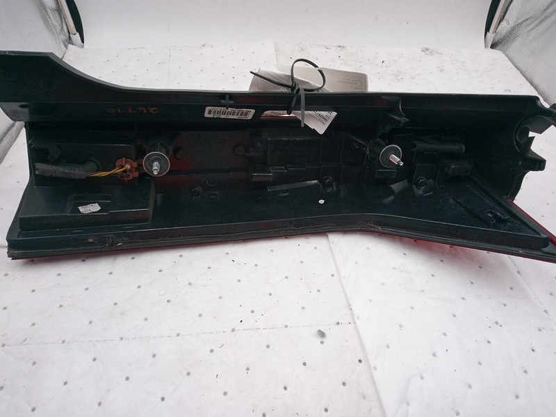 2005 Cadillac SRX Left Tail Light Assembly Gold OEM 488435 147k Miles