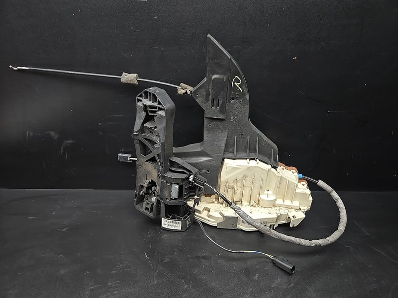07-14 Mercedes W221 S550 S400 Front Right Door Lock Latch Actuator Keyless Go