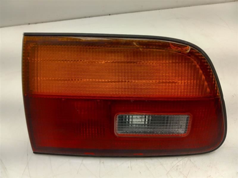 98-00 TOYOTA SIENNA LE DRIVER SDIE REAR TRUNK LID TAIL LIGHT