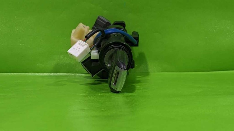 16 17 18 SORENTO IGNITION SWITCH CYLINDER HOUSING W/KEY OEM 4578-10