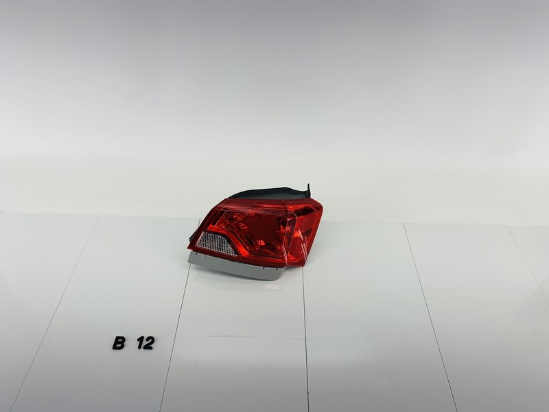 14-20 CHEVROLET IMPALA REAR RIGHT SIDE ON BODY OUTER TAIL LIGHT BRAKE LAMP OEM
