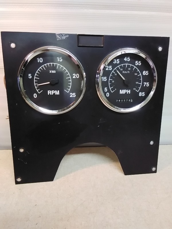 International 3553193C91 Speedometer Instrument Cluster