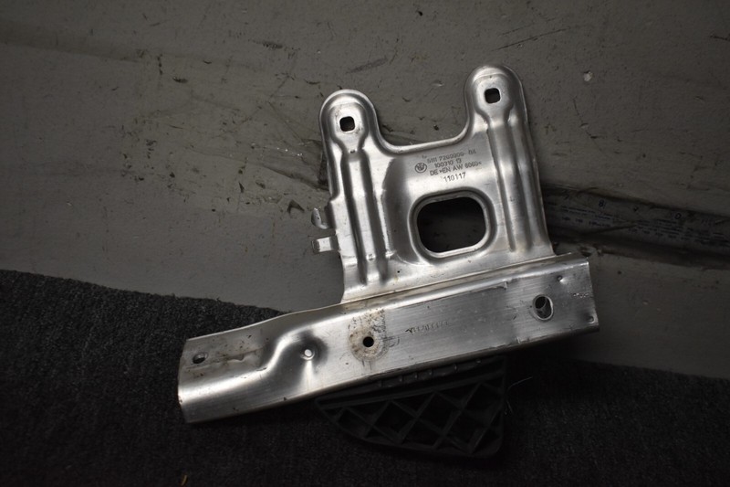 BMW 3 SERIES FRONT LEFT SIDE BRACKET FACTORY OEM