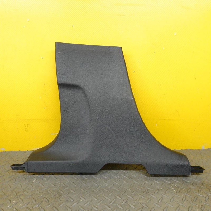 2019-2022 VOLVO XC40 LEFT DRIVER SIDE BOTTOM PILLAR TRIM BLACK OEM 31457495