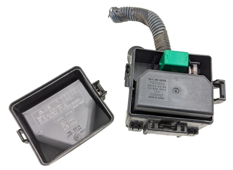 2001-2004 Lexus LS430 Relay Block Upper 82662-50090 OEM