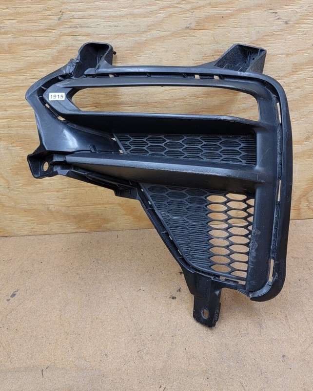 2019 2020 Kia Forte EX Front Bumper Left LH Foglight Bezel Trim OEM 86595-M7000