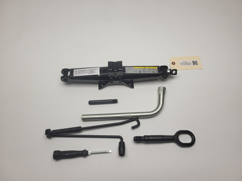 2019-2023 Audi Q3 Jack & Tools & Wheel Wrench 47k OEM 5QF011031C