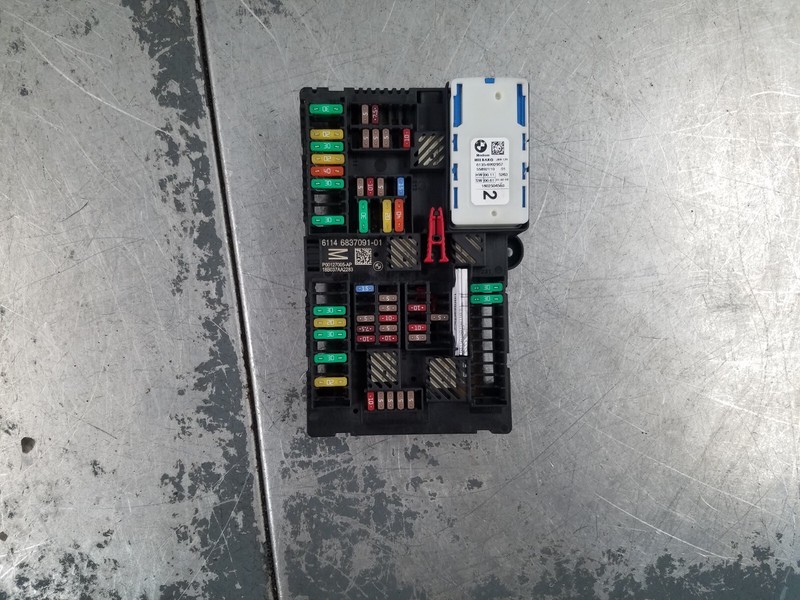 2018 BMW M5 F90 Distribution Fuse Relay Panel #2469