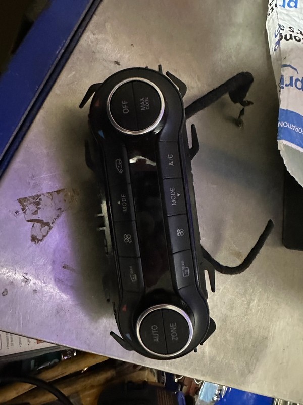17-18 INFINITI QX30 OEM HEATER A/C AC CLIMATE CONTROL PANEL