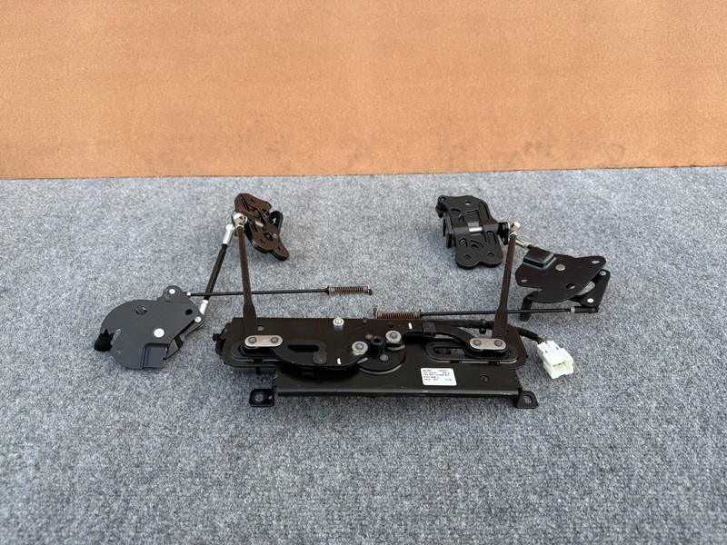 INFINITI G37 Q60 CONVERTIBLE 09-15 CONVERTIBLE ROOF FRONT LOCK LATCH ASSEMBLY